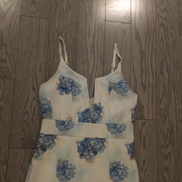 Beautiful dress by Chelsea 🌸🍀💖 - Picture 5 of 12